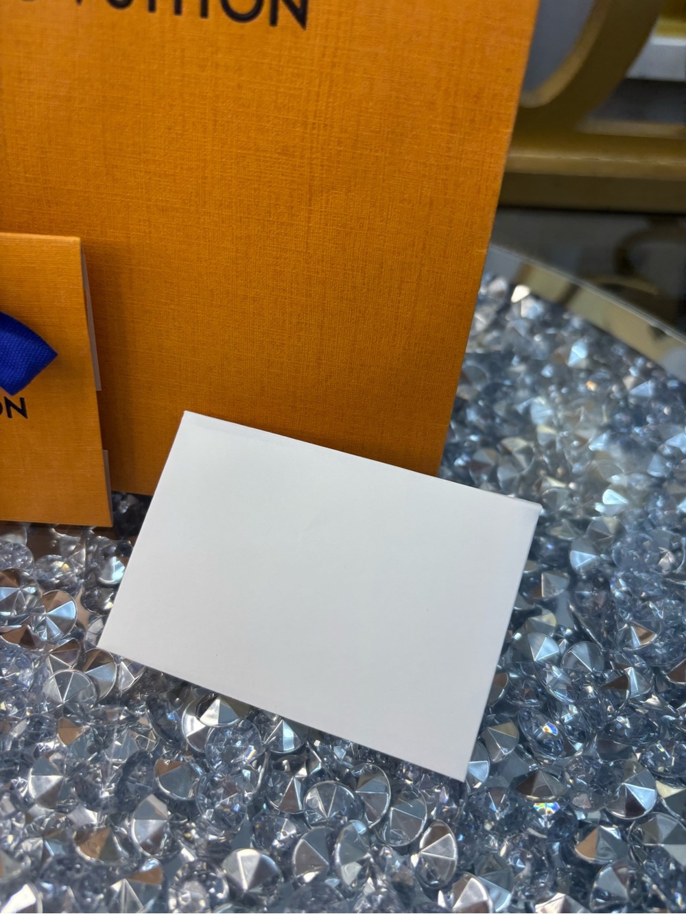 Louis Vuitton orange paper shopping bag paired with a matching envelope - Picture 3 of 9